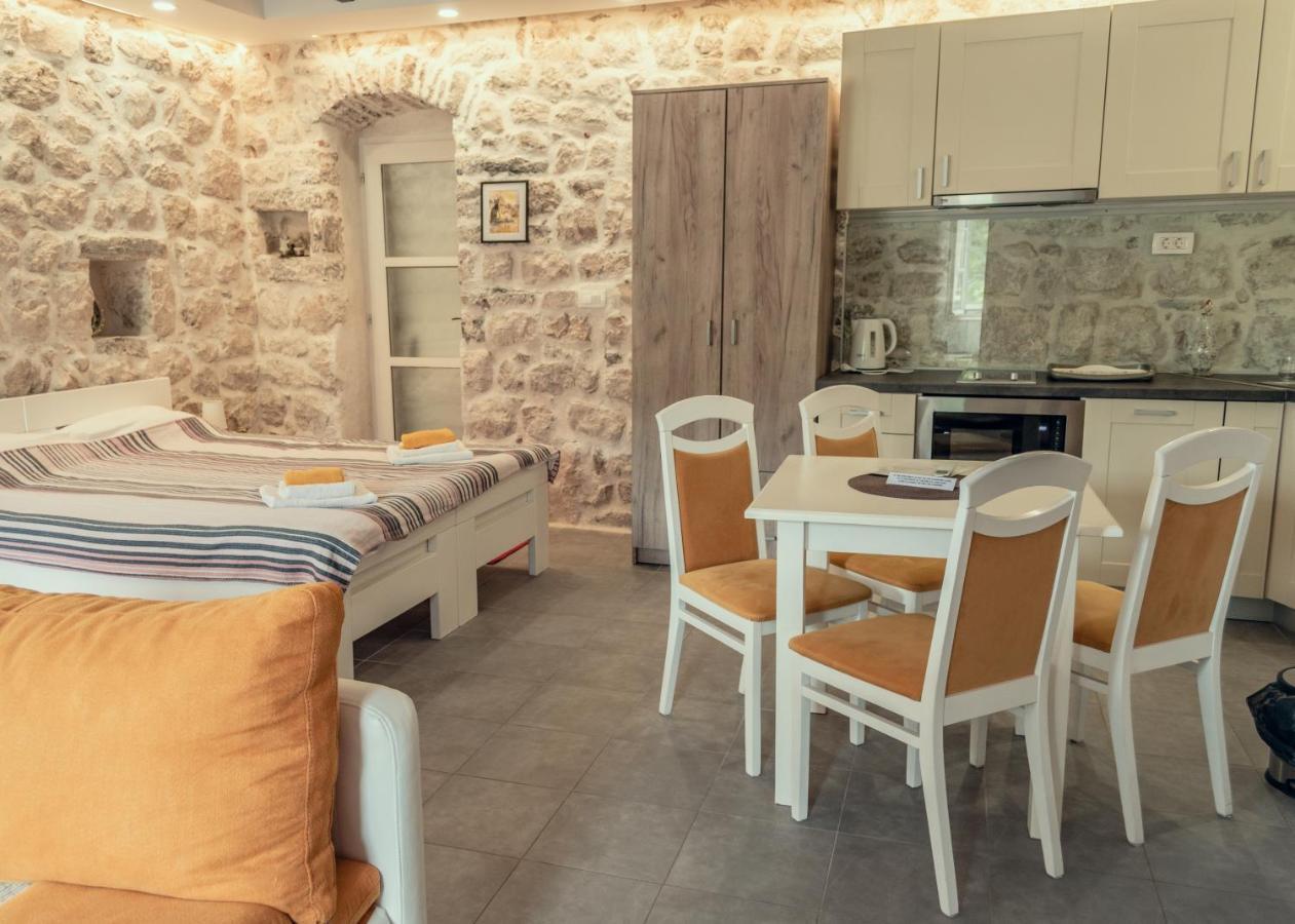 Sunny Port Apartment & Rooms Perast Exterior foto