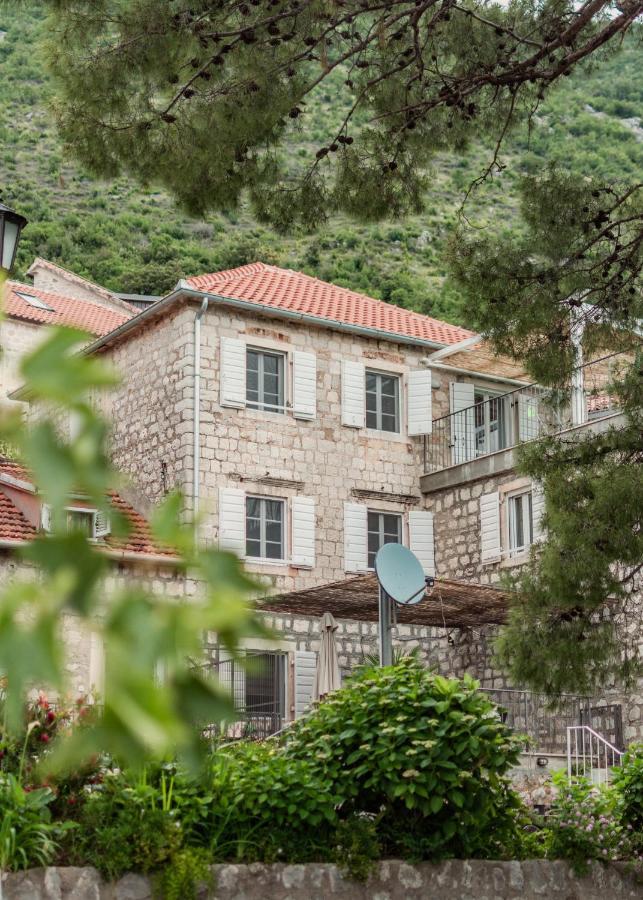 Sunny Port Apartment & Rooms Perast Exterior foto