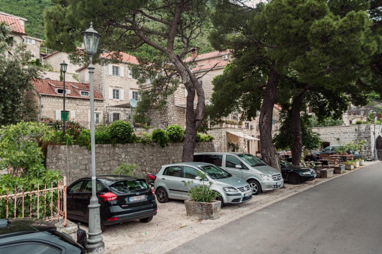 Sunny Port Apartment & Rooms Perast Exterior foto