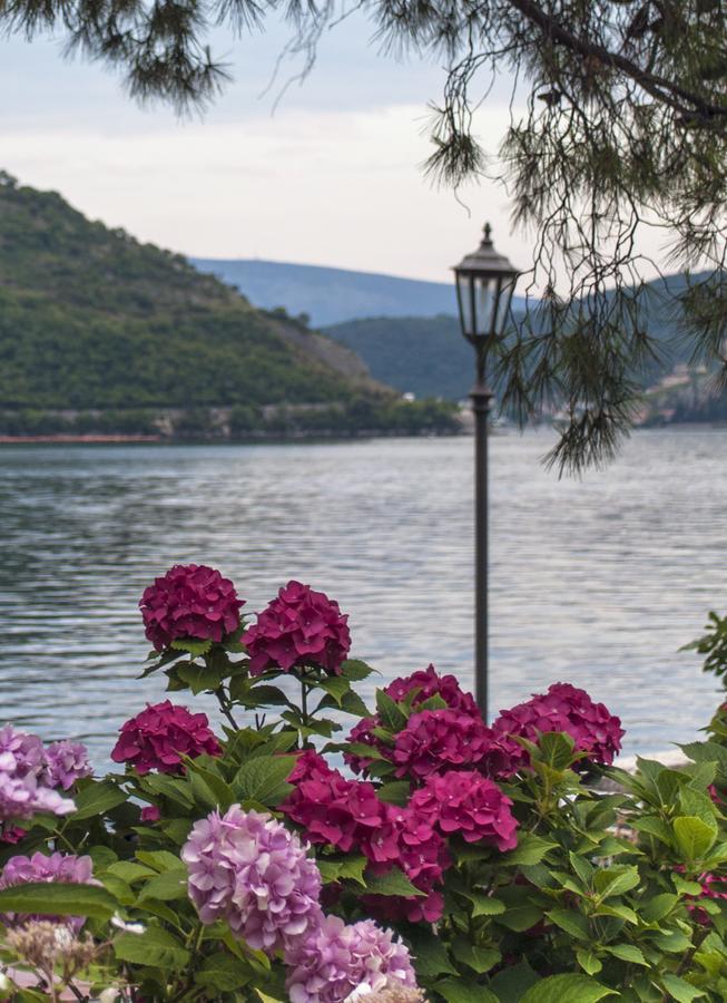 Sunny Port Apartment & Rooms Perast Exterior foto