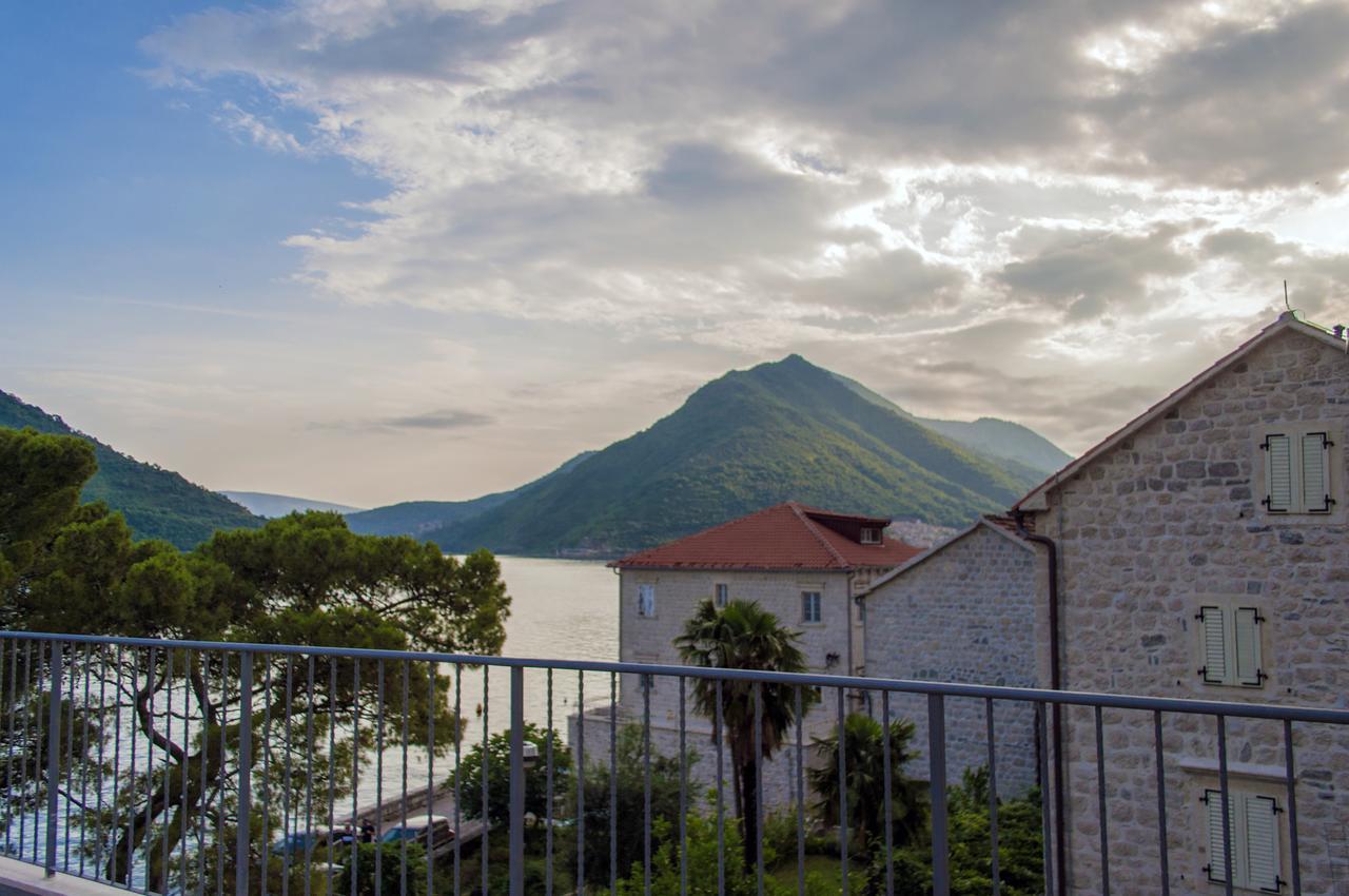 Sunny Port Apartment & Rooms Perast Exterior foto